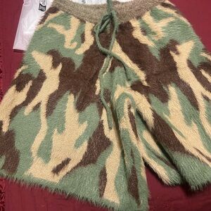 SUMWON Camouflage Fuzzy Knit Shorts